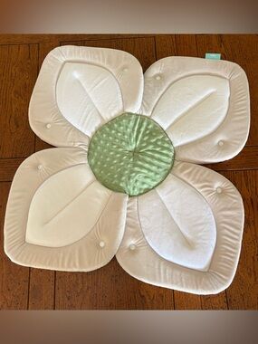 Blooming Bath Lotus Baby Bath- Cream/ Green, Snaps- Fits Inside Kitchen Sinks